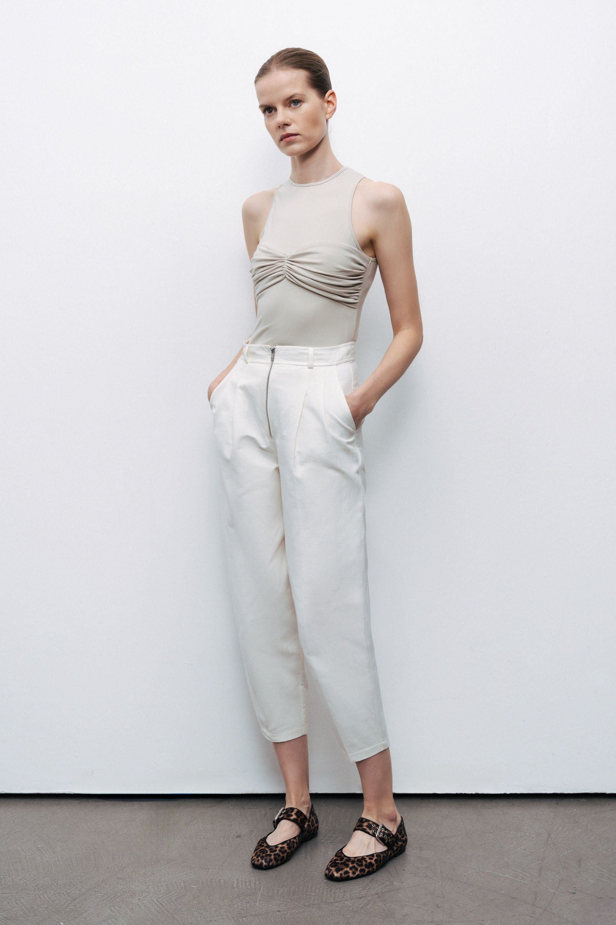 Stone Twist Detailed Body