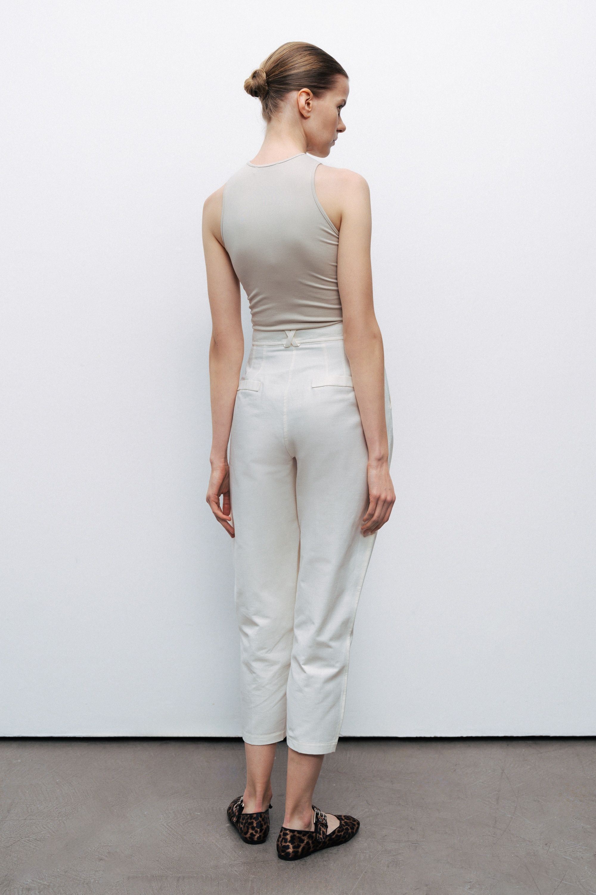 Stone Twist Detailed Body