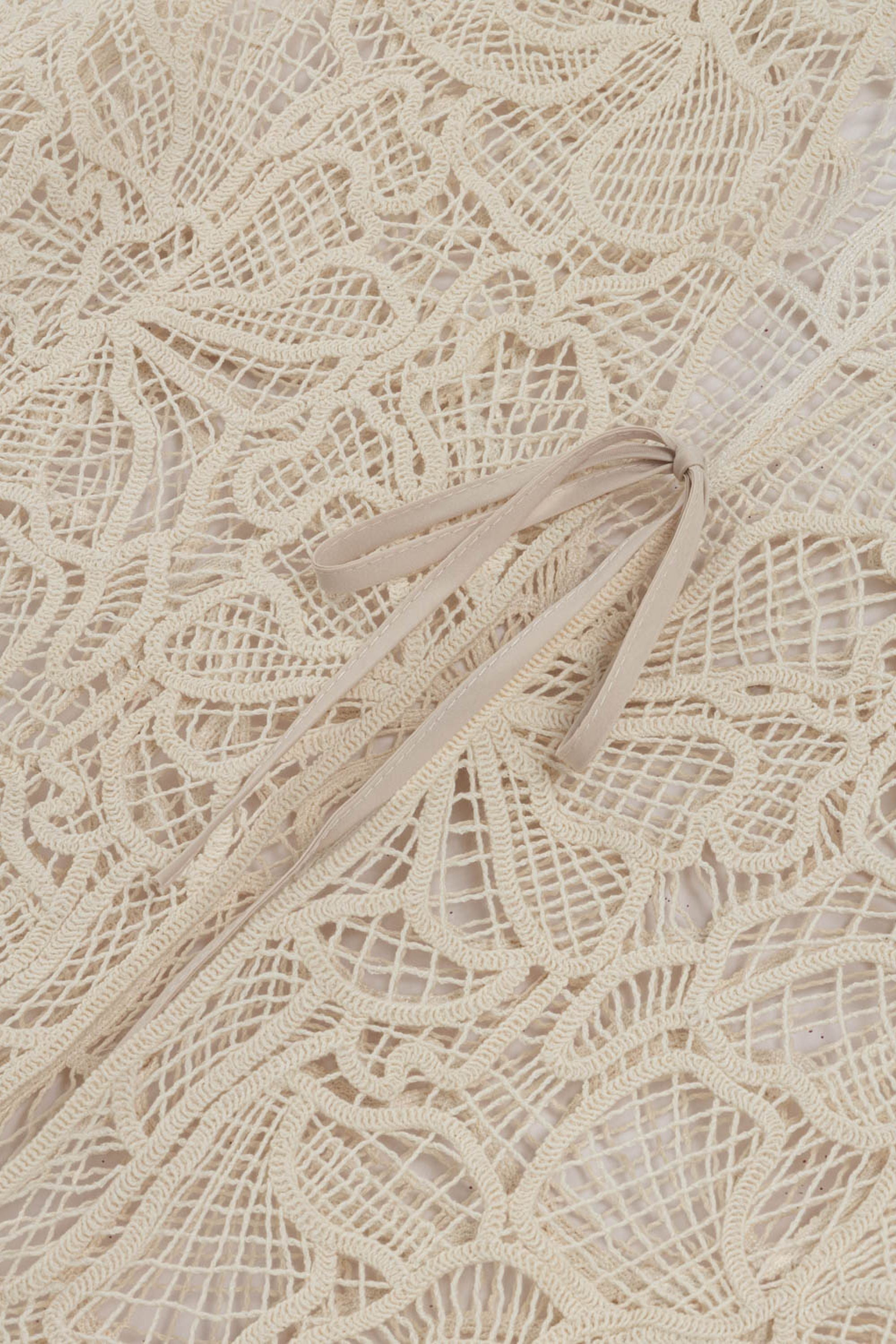 Ecru Floral Embroidered Detail Vest