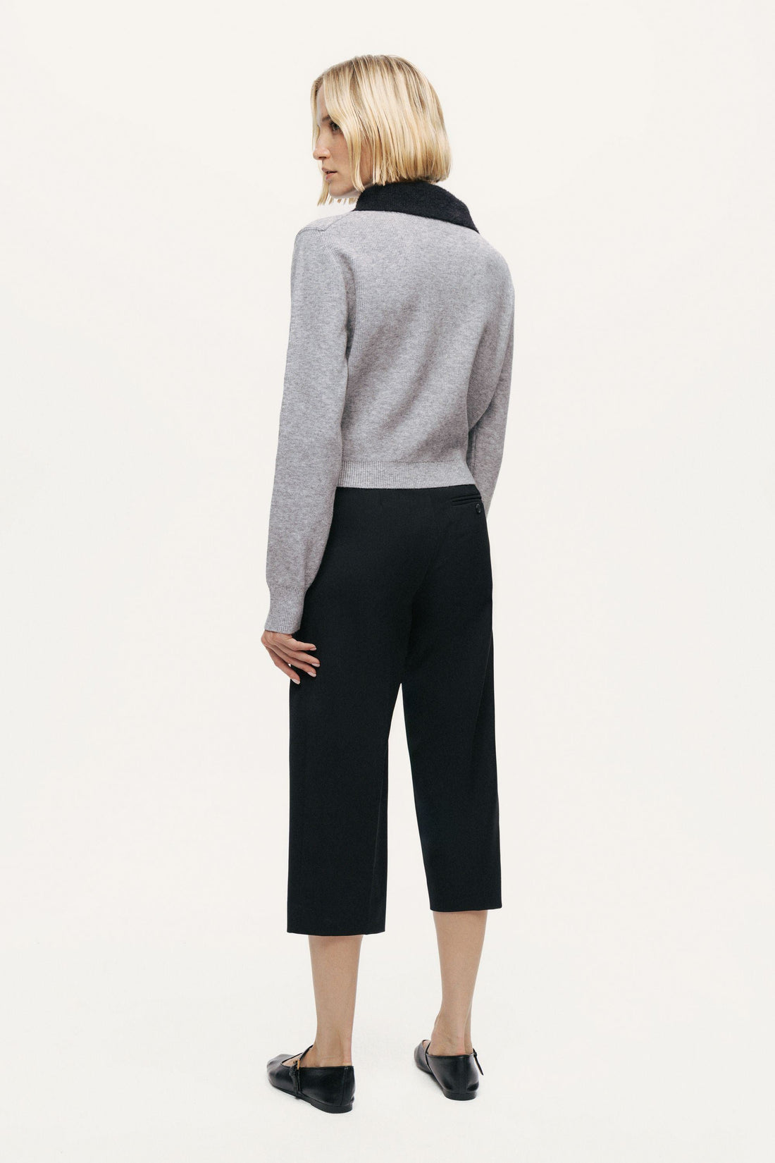 Contrast Collar Keyhole Knit Sweater
