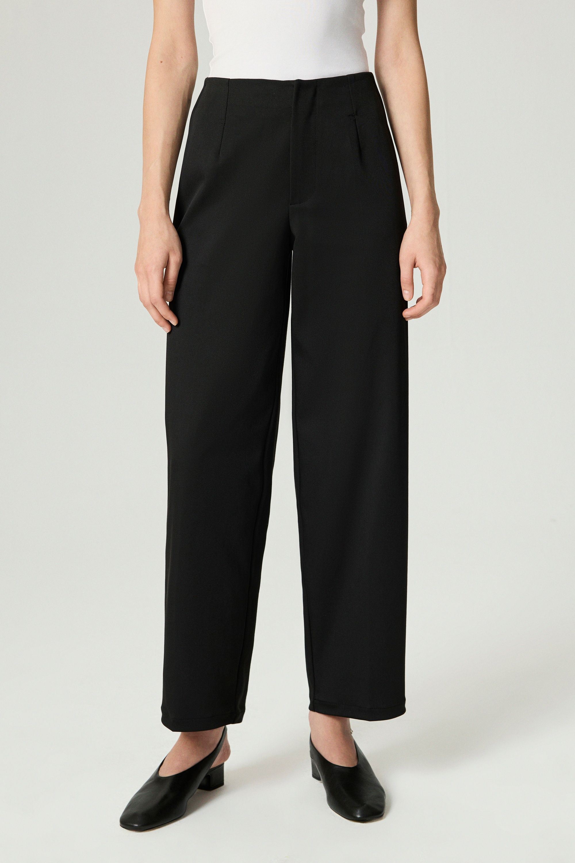 Black Pleat Detailed Pants